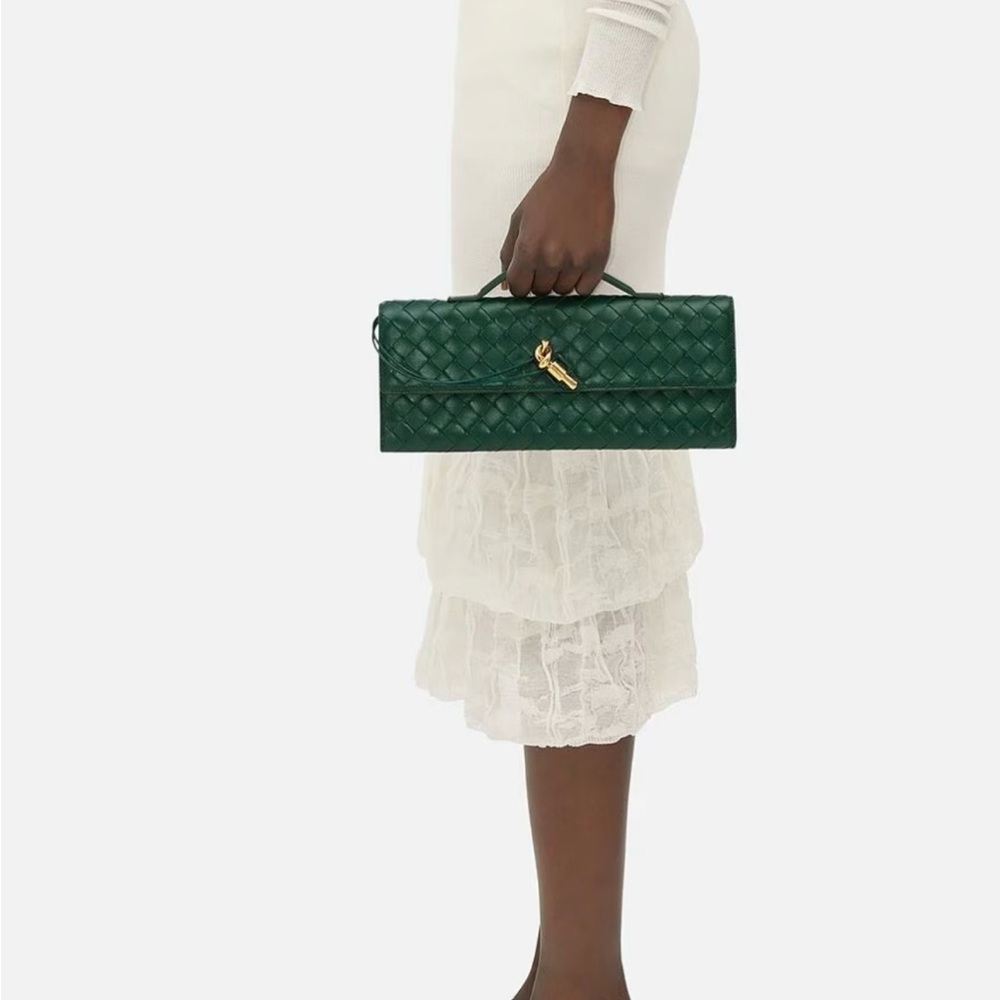 🥰 💚 Bottega Veneta Dark Jewel Green Andiamo Clutch - Picture 2 of 7